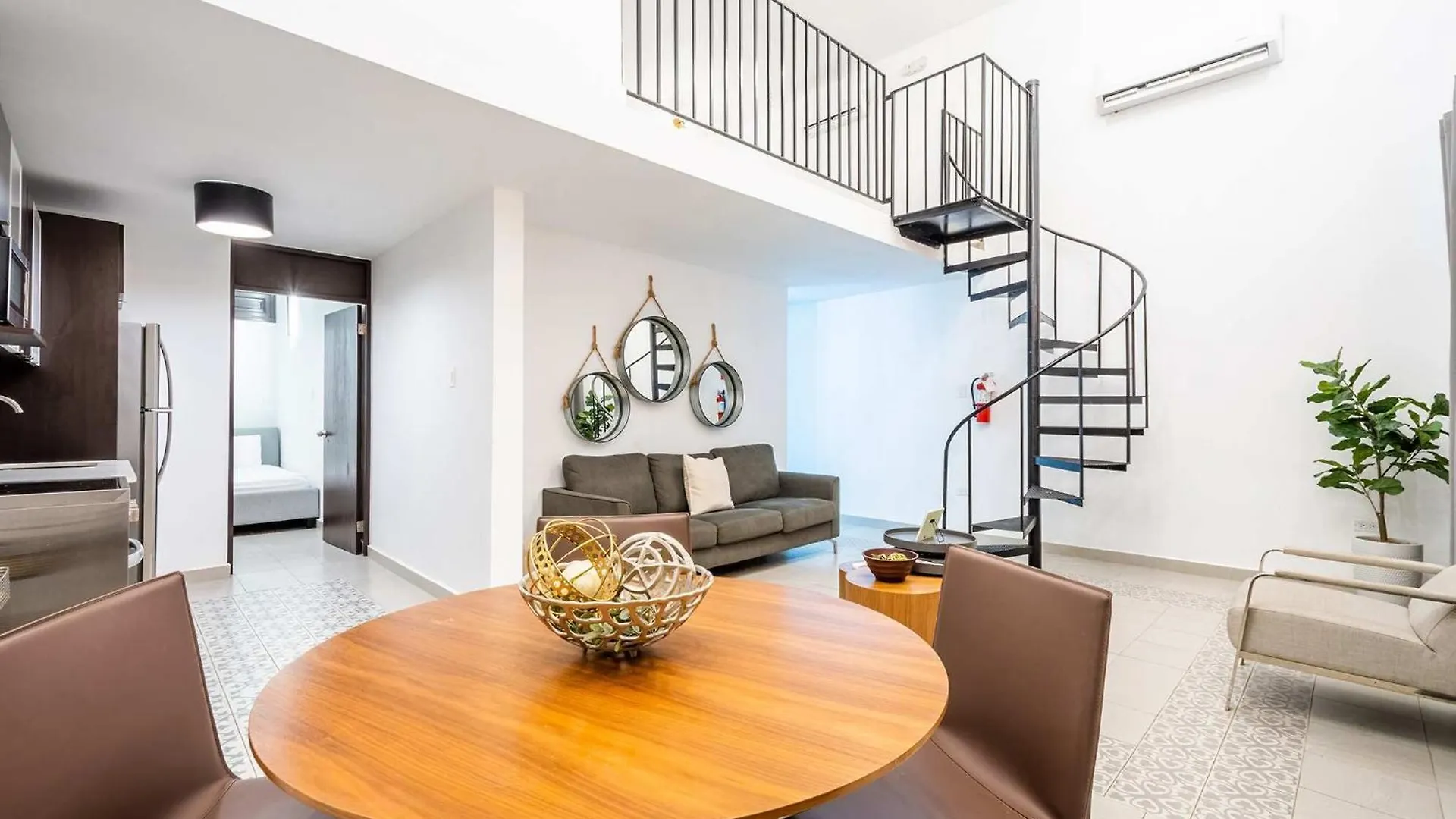 Casa Las Ruinas 2 BR Family Loft Apt with Balcony San Juan