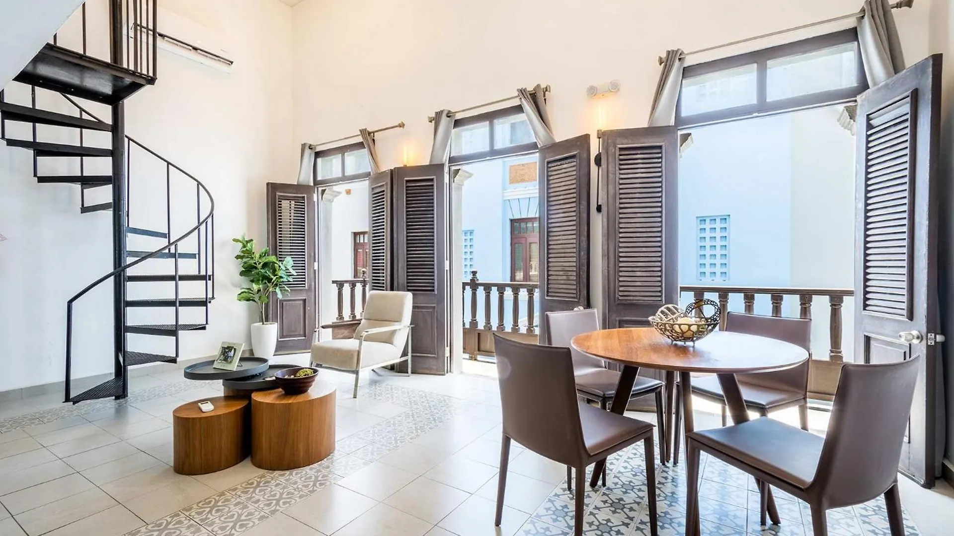 Casa Las Ruinas 2 BR Family Loft Apt with Balcony San Juan